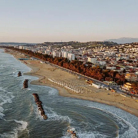 La Dimora Degli Artisti Alojamento de Acomodação e Pequeno-almoço Pescara