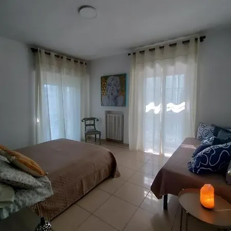 La Dimora Degli Artisti Bed & Breakfast 3*