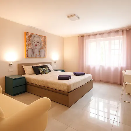 La Dimora Degli Artisti Bed & Breakfast 3*