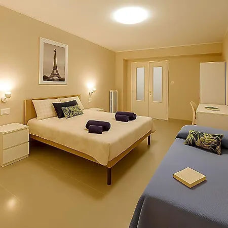 La Dimora Degli Artisti Bed & Breakfast 3*